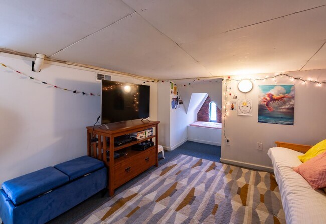 Building Photo - 4813 Walton Ave