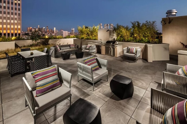 Building Photo - 685 S New Hampshire Ave