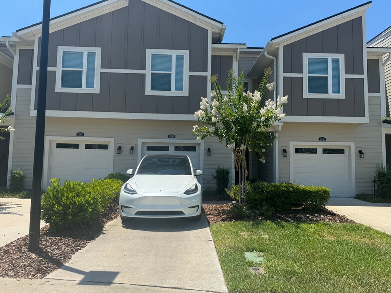 Primary Photo - 11160 Minnetta Ct