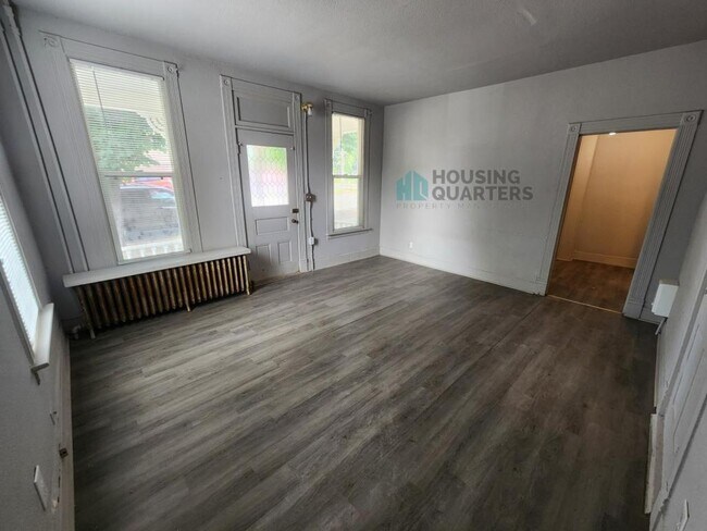 Building Photo - 519 4th St