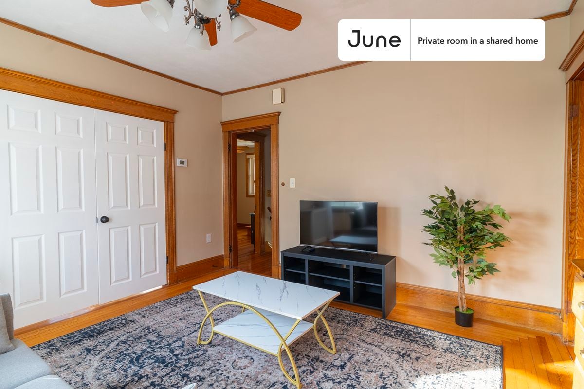 Building Photo - Room in Shared 5 bed/2 bath home