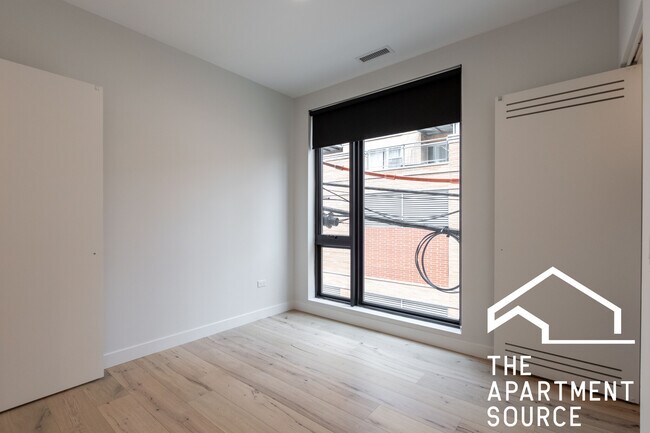 Building Photo - 1712 Oak Ave