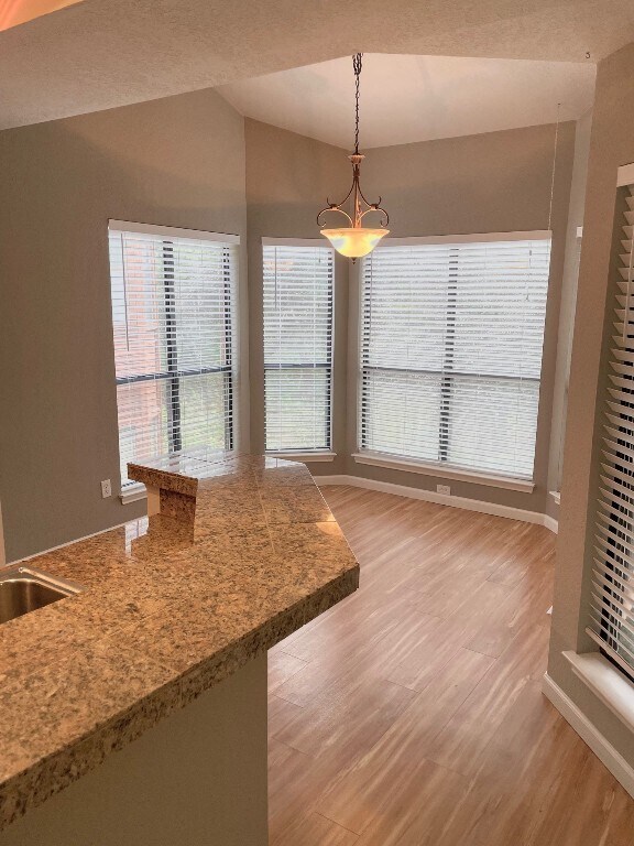Building Photo - 4711 Spicewood Springs Rd