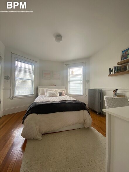 Building Photo - 28 Pond St