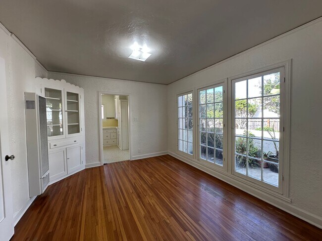 Building Photo - 213-223 Los Aguajes Ave