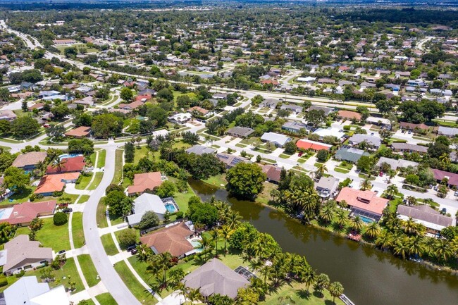 Building Photo - 1367 Riverside Cir