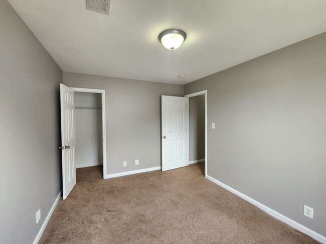 Building Photo - 112 N Cavalcade Cir