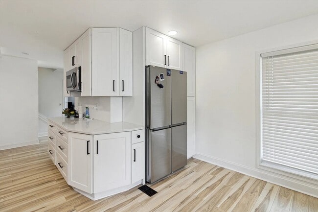 Building Photo - 5242 Cedarhurst Dr