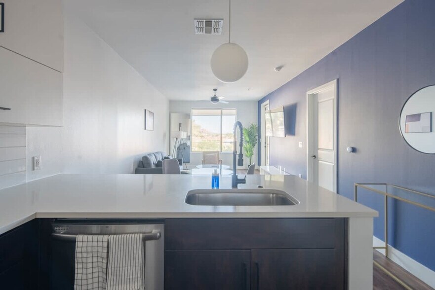 Building Photo - 701 W Rio Salado Pkwy