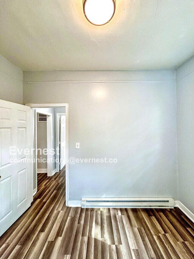 Building Photo - 3 Bed, 1 Bath Home with Modern Comforts / ...