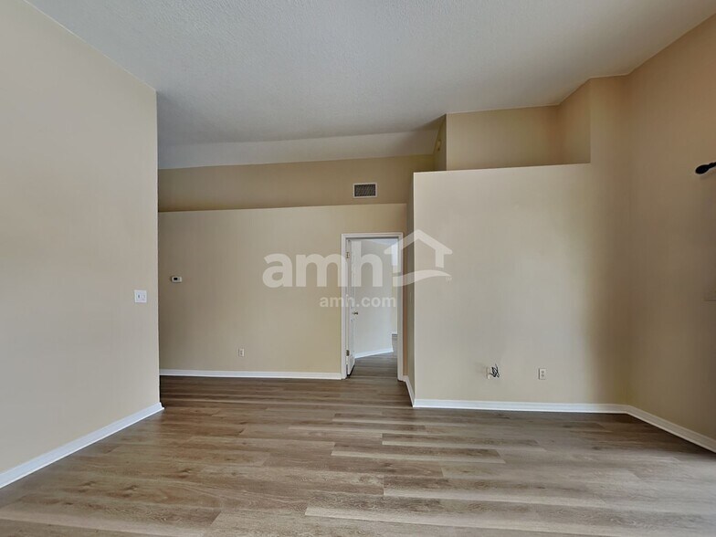 Building Photo - 1722 Wakefield Dr