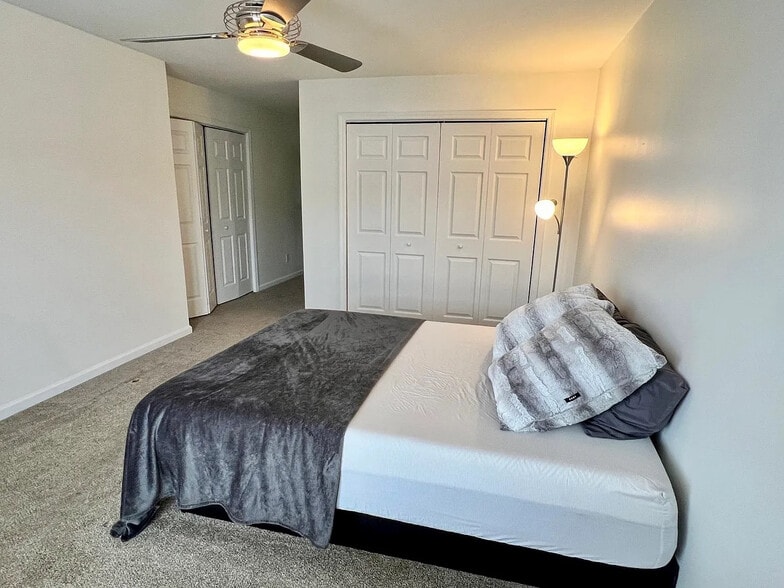 Building Photo - Room in Condo on Donatello Avenue