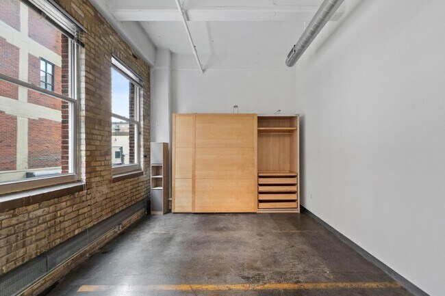 Building Photo - 700 N Washington Ave