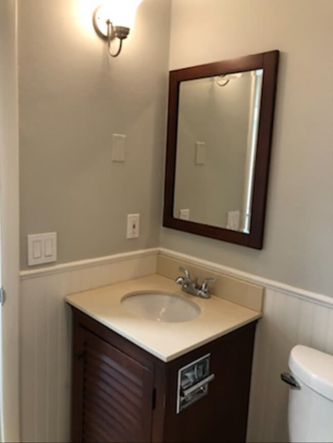 Building Photo - 223 Rundall Plz