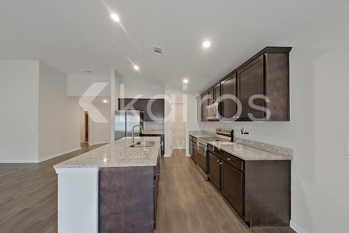 Building Photo - 107 Lord Effingham Wy