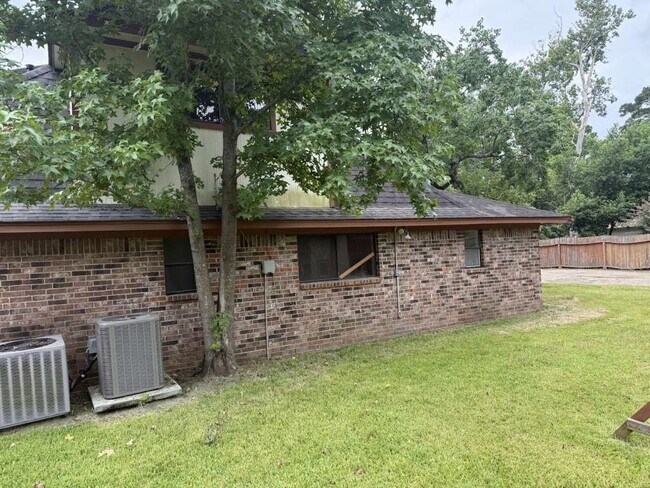 Building Photo - 540 River Plantation Dr