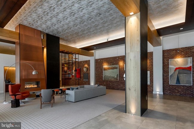Building Photo - 11830 Sunrise Valley Dr