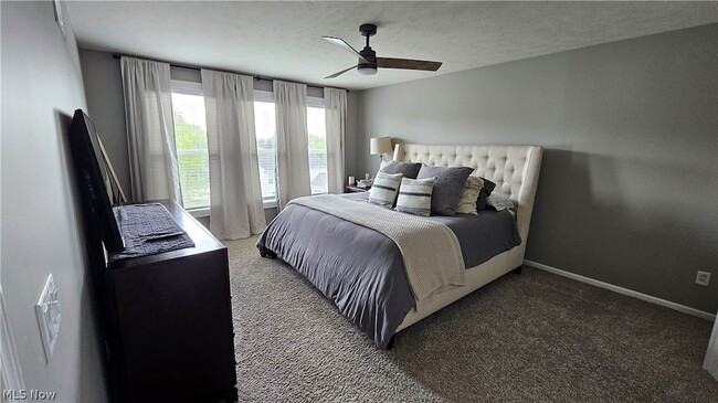 Building Photo - 9337 Ellis Way