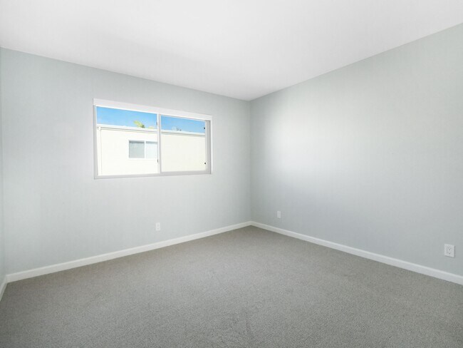 Building Photo - 405 2nd St