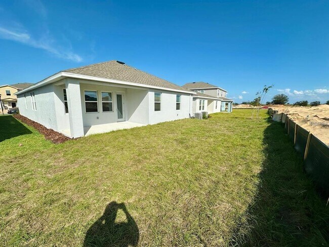 Building Photo - 2665 Armstrong Ave