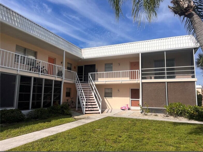 Primary Photo - 460 Base Ave E