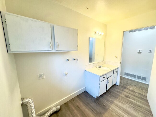 Building Photo - 173 S 900 W