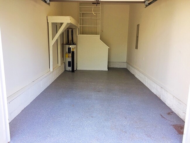 Building Photo - 190 Hutchinson St NE