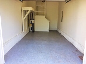 Building Photo - 190 Hutchinson St NE