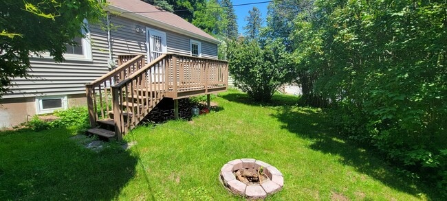 Building Photo - AVAILABLE AUGUST - 2 Bed, 1 Bath With Secl...