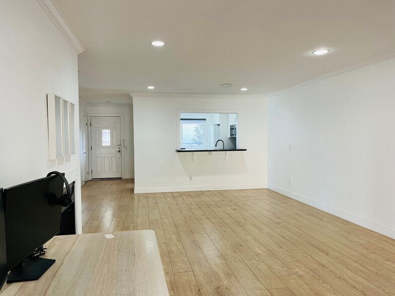 Building Photo - 3525 Lebon Dr