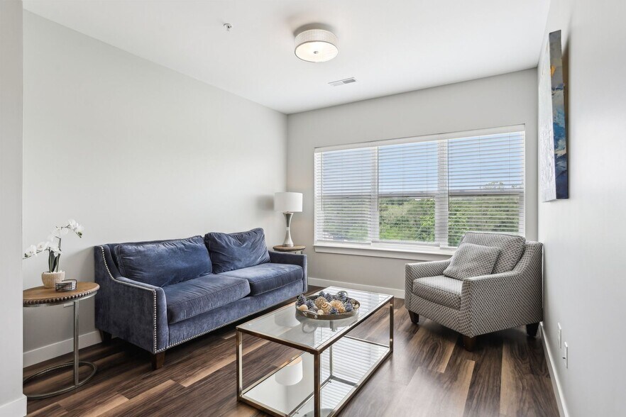 Building Photo - Whispering Heights