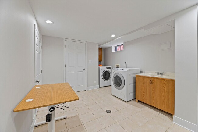 Building Photo - 9084 Barberry Ln