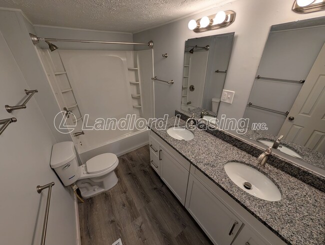 Building Photo - Beautifully Updated Amherst Rental with Large Living Spaces