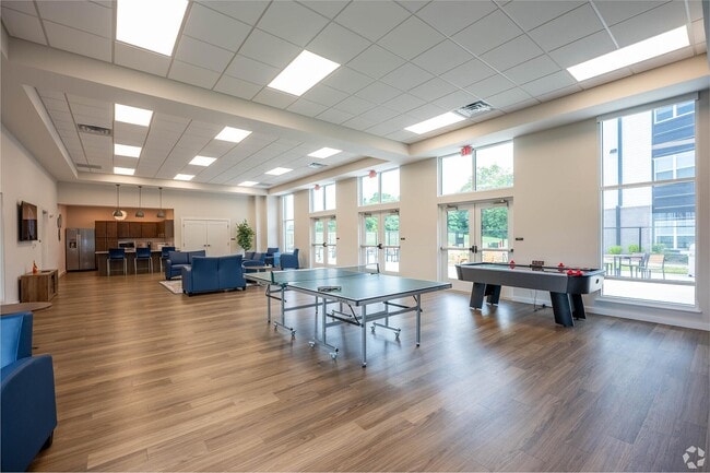 Building Photo - 9906 Runway Dr