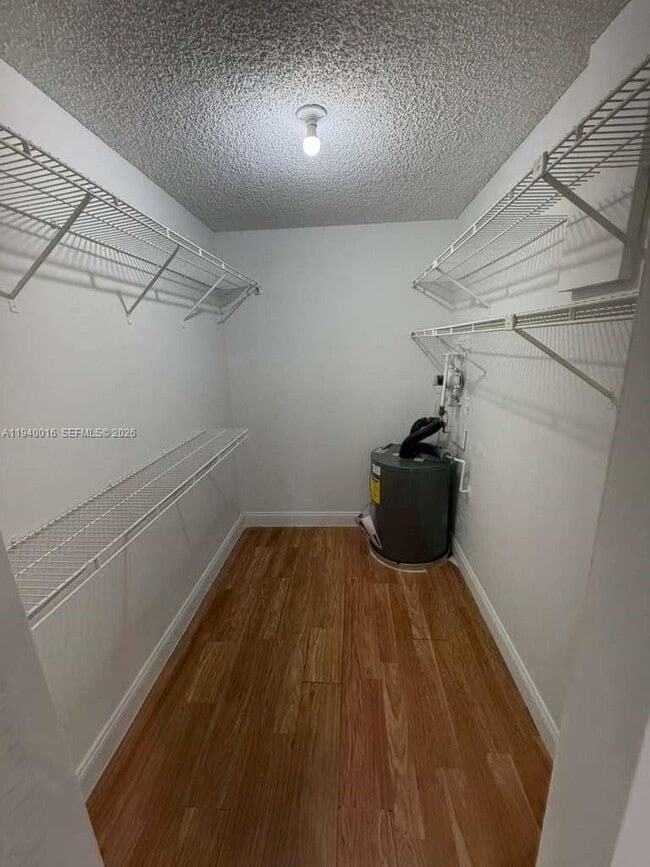 Building Photo - 8160 Geneva Ct