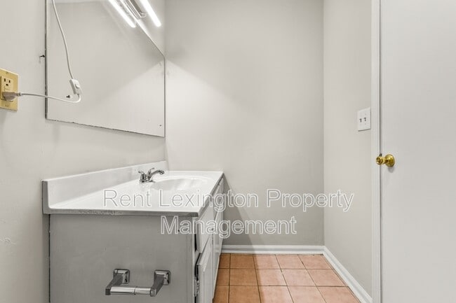 Building Photo - 2025 Langhorne Dr