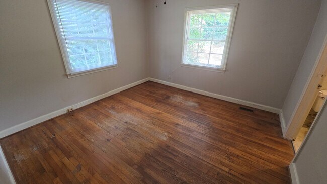Building Photo - Forest Acres
