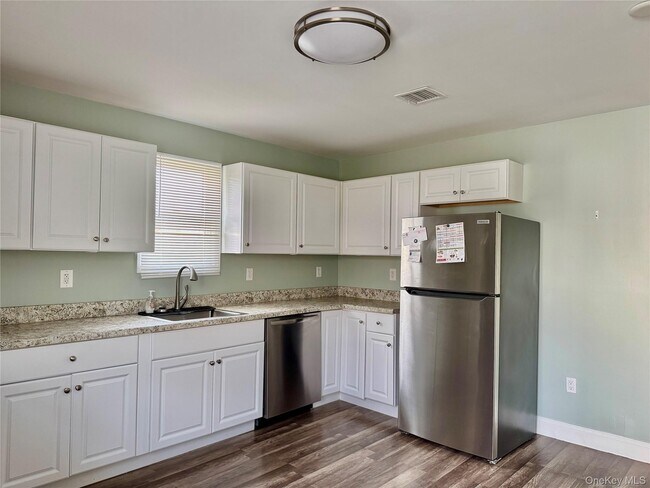 Building Photo - 2 Lafayette Dr