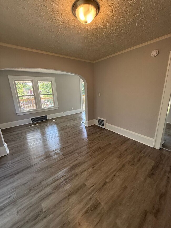 Building Photo - Coming Soon! Section 8 Accepted! Newly Ren...