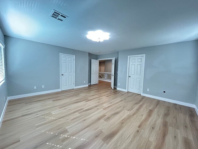 Building Photo - 5-Bedroom Silverado Ranch Home with Pool!