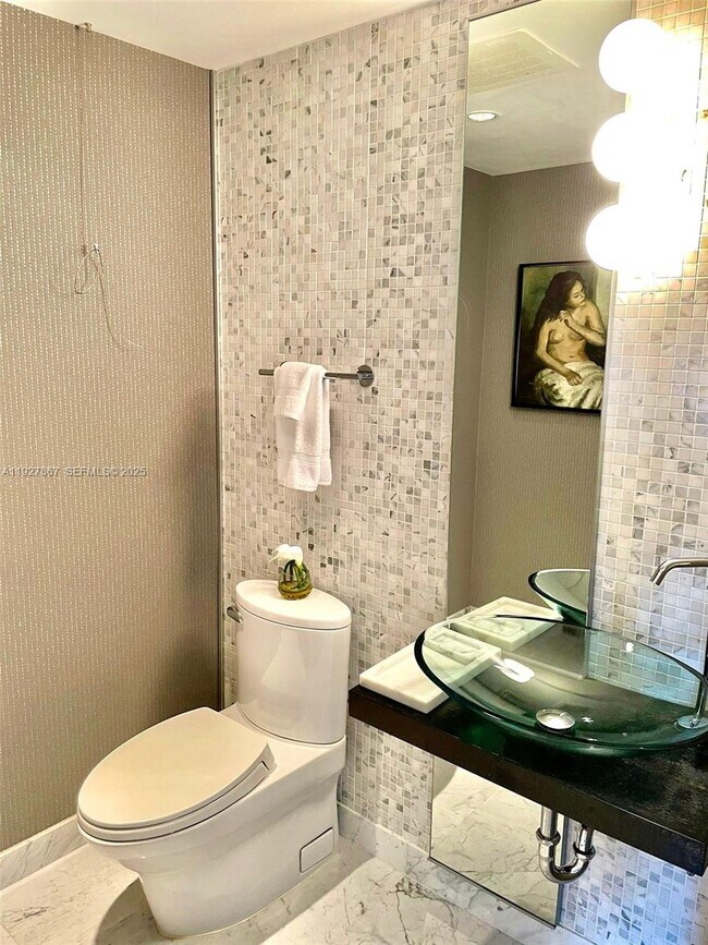 Building Photo - 200 Biscayne Blvd Way