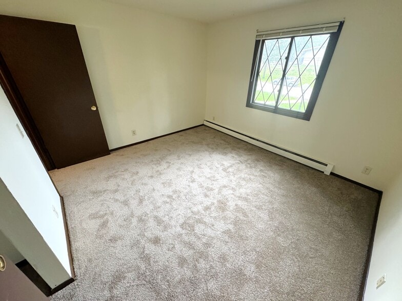 Building Photo - 2355 Chalet Gardens Rd