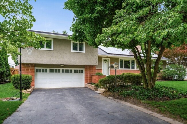 Building Photo - 258 N Sinsbury Dr
