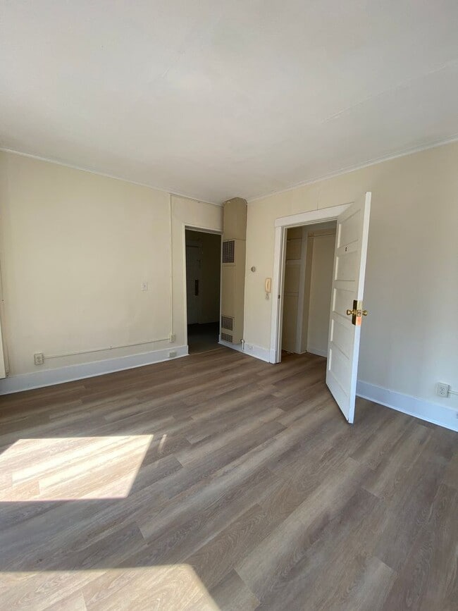 Interior Photo - Uptowner Apartments