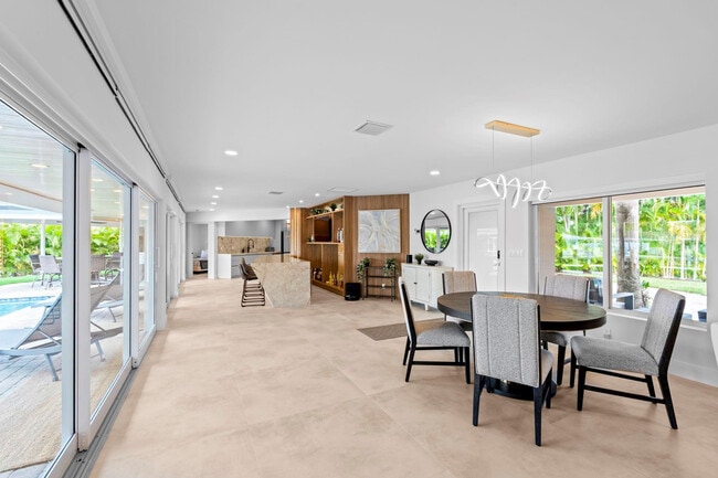 Building Photo - 1725 NE 23rd Ave