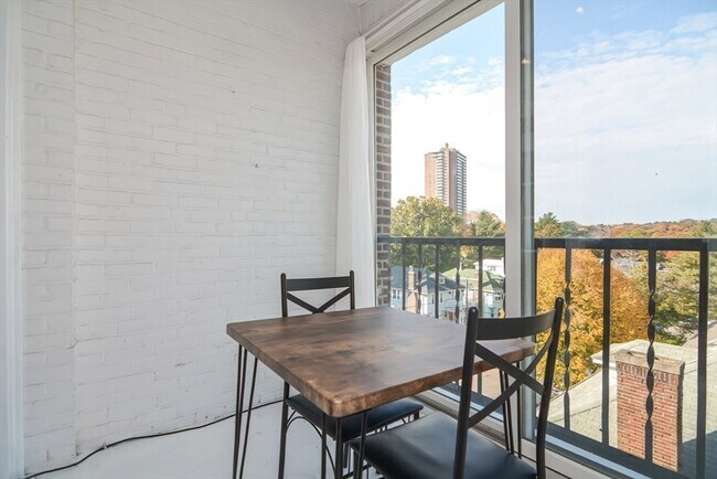 Building Photo - 91-93-93 Bynner St