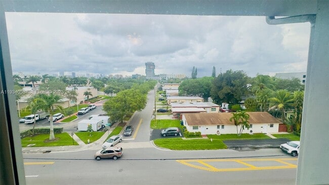 Building Photo - 329 SE 3rd St