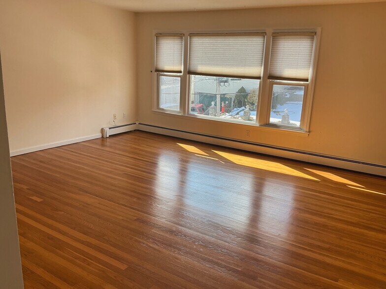 Building Photo - 19 Parsons St