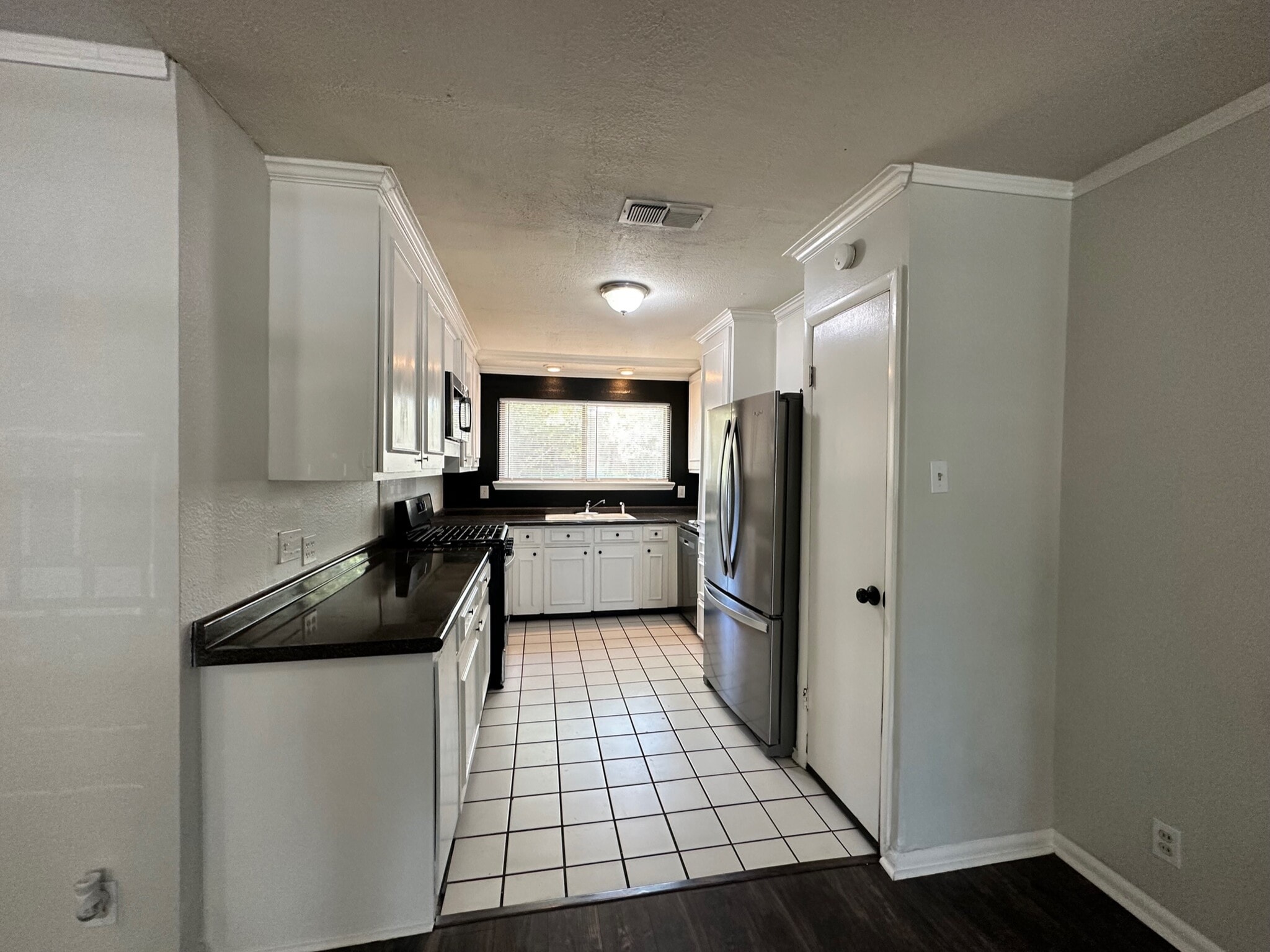 Building Photo - 3401 Princeton Dr