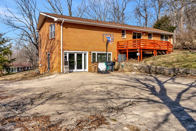 Building Photo - 6469 Fleetwood Dr